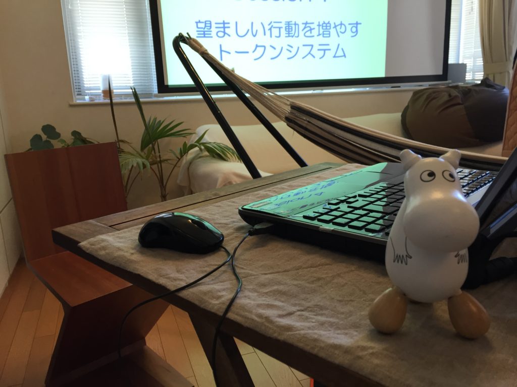 ハンモック見えるリビング