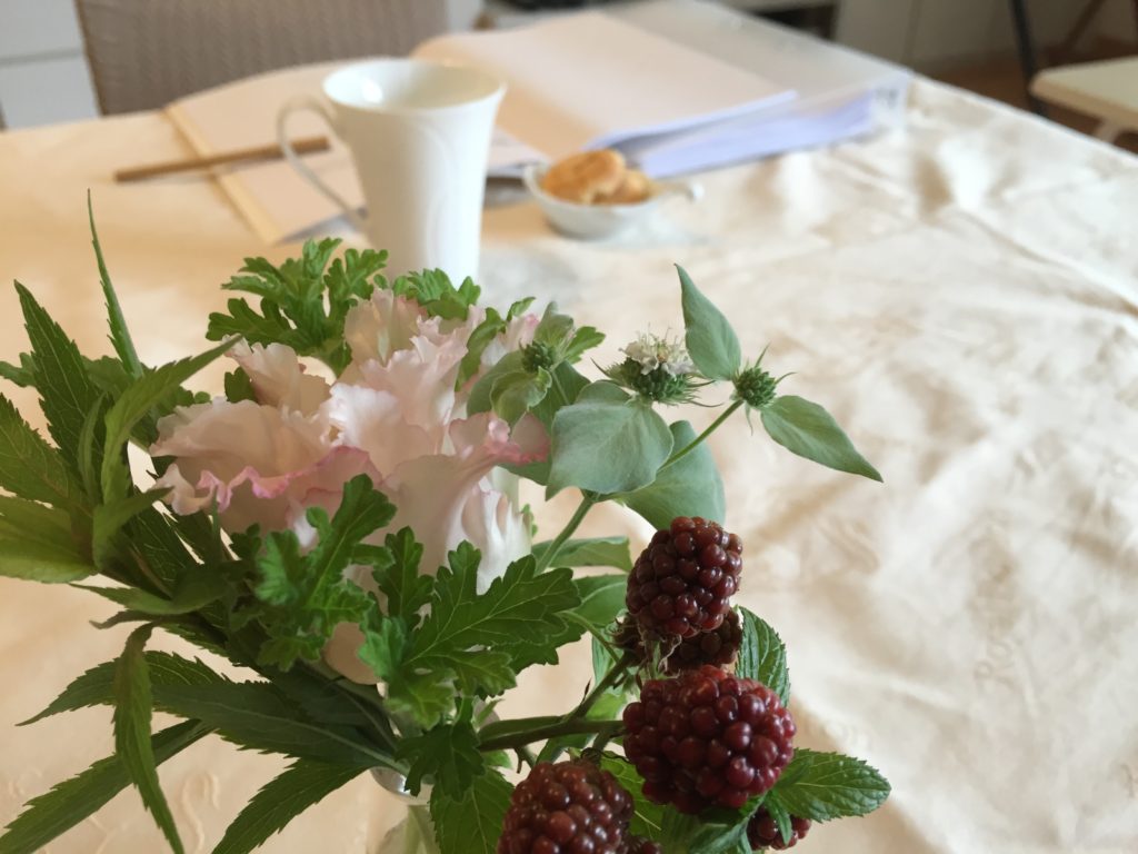 お花とテキスト　ペアレントトレーニング